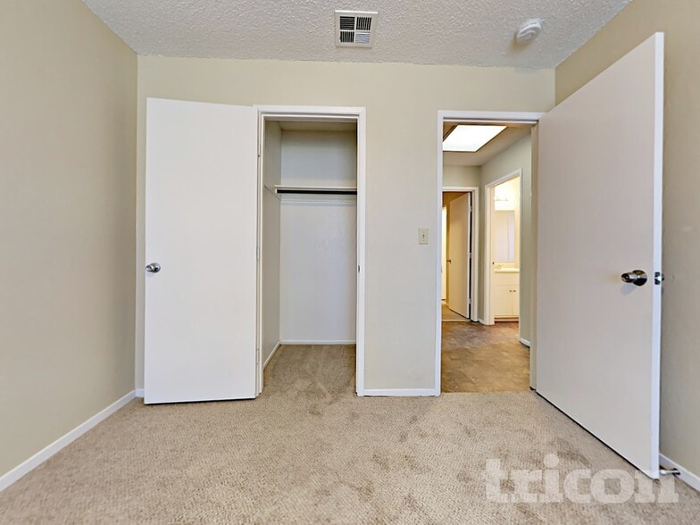 Building Photo - 215 Loy St.