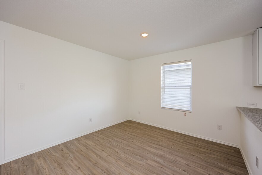 Building Photo - 14722 Saw Ml