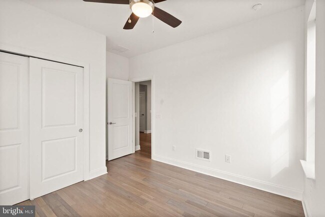 Building Photo - 121 Cowbird St