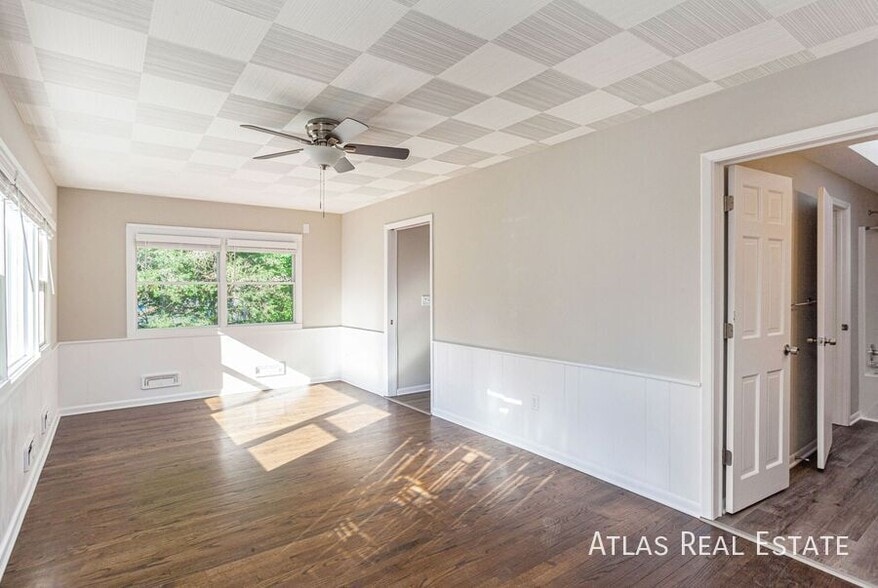 Building Photo - 5016 W 72nd St