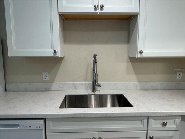 Building Photo - 224 Clara Vista St