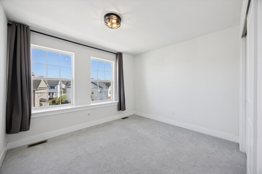 Bedroom 3 - 138 Livingston Ln