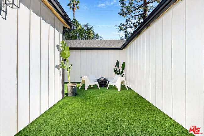 Building Photo - 5928 Tobias Ave