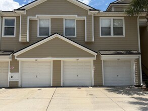 Building Photo - 7071 Deer Lodge Cir