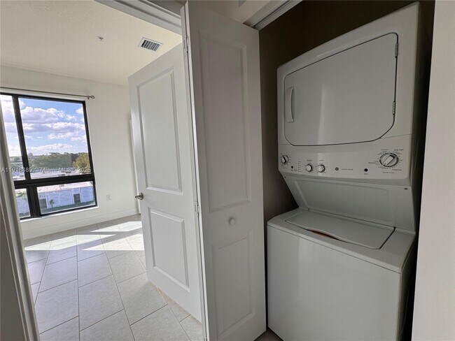 Building Photo - 8167 NW 41st St