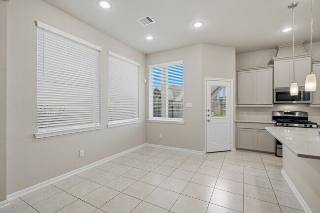 Building Photo - 8734 Laurel Crest Dr