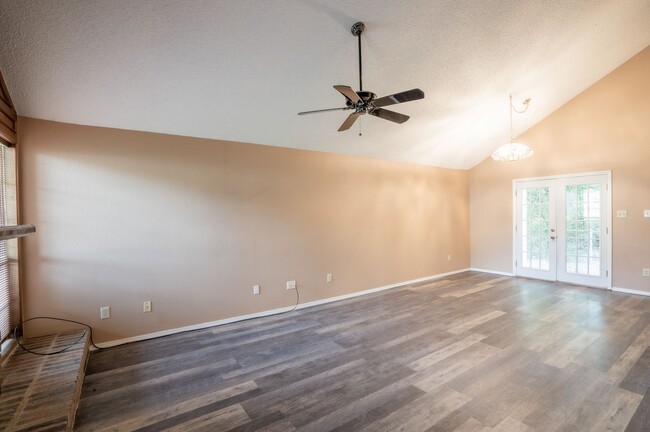 Building Photo - Charming 3-Bedroom Home with Vaulted Ceili...