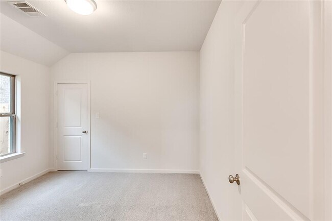 Building Photo - 232 Blackborrow Dr