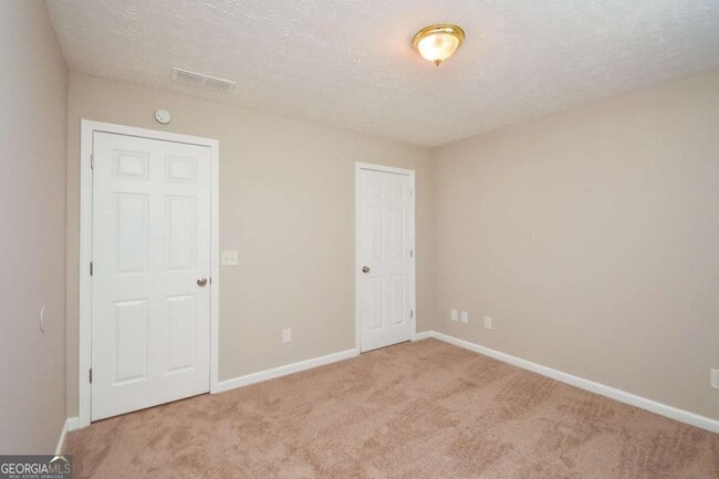 Building Photo - 300 Claremont Dr