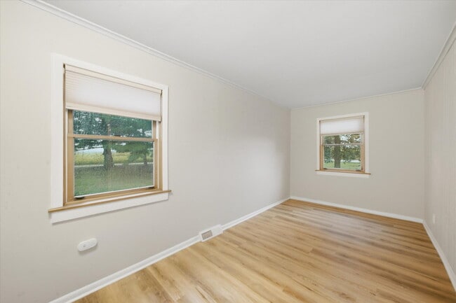 Building Photo - 3-Bed, 1-Bath Country Home in McHenry