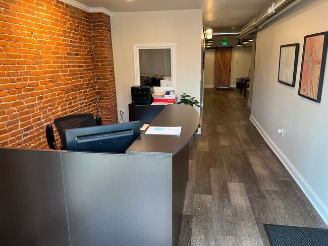 Building Photo - 710 Columbia Ave