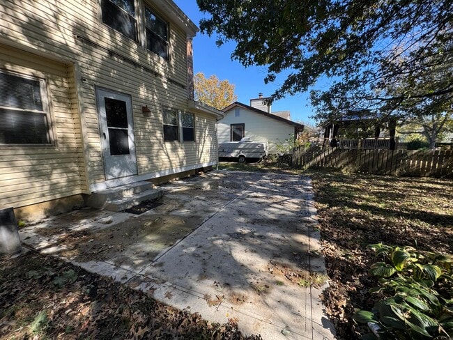 Building Photo - 361 St Thomas Dr