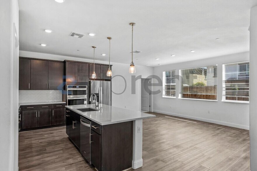 Building Photo - 3286 Deer Oak Street