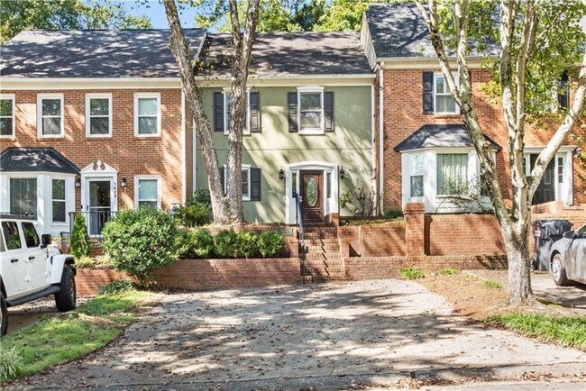 Building Photo - 1420 Old Virginia Ct SE