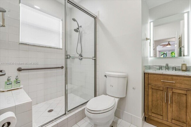 Building Photo - 413 NW 23rd Ave