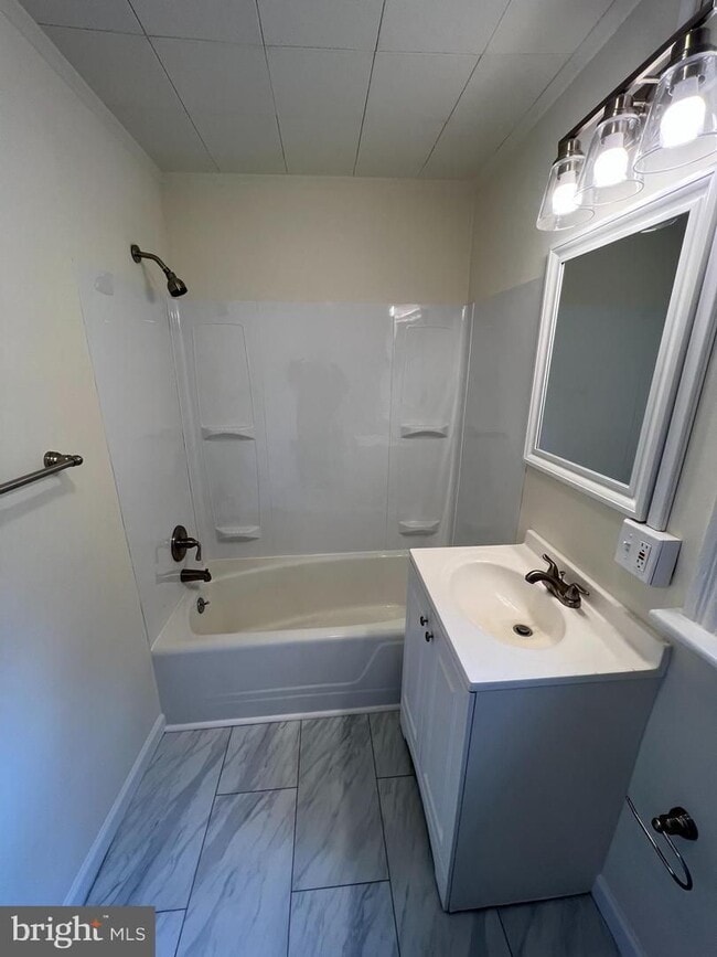 Building Photo - 3 Bedroom Home Near Downtown Lancaster