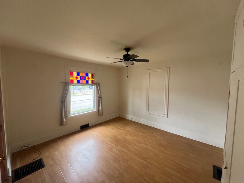 Building Photo - 823 West Ave S