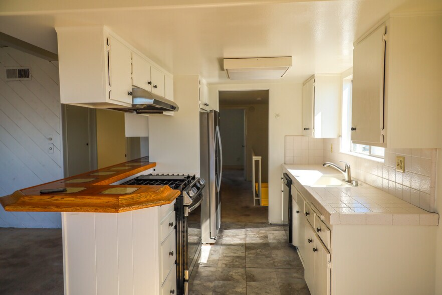 Building Photo - 3513 Alma Ave