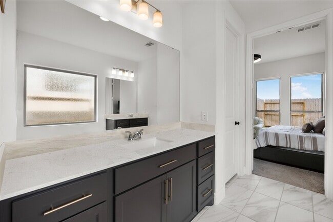 Building Photo - 31243 Riley Hts Dr