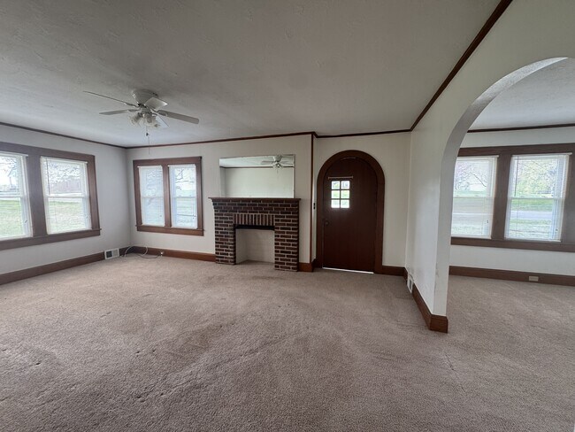 Building Photo - 2450 Sparta Rd