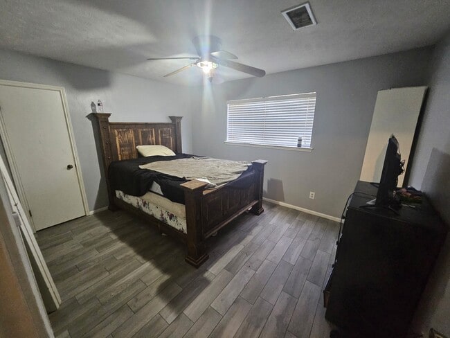 Building Photo - 1844 Rollingwood Dr