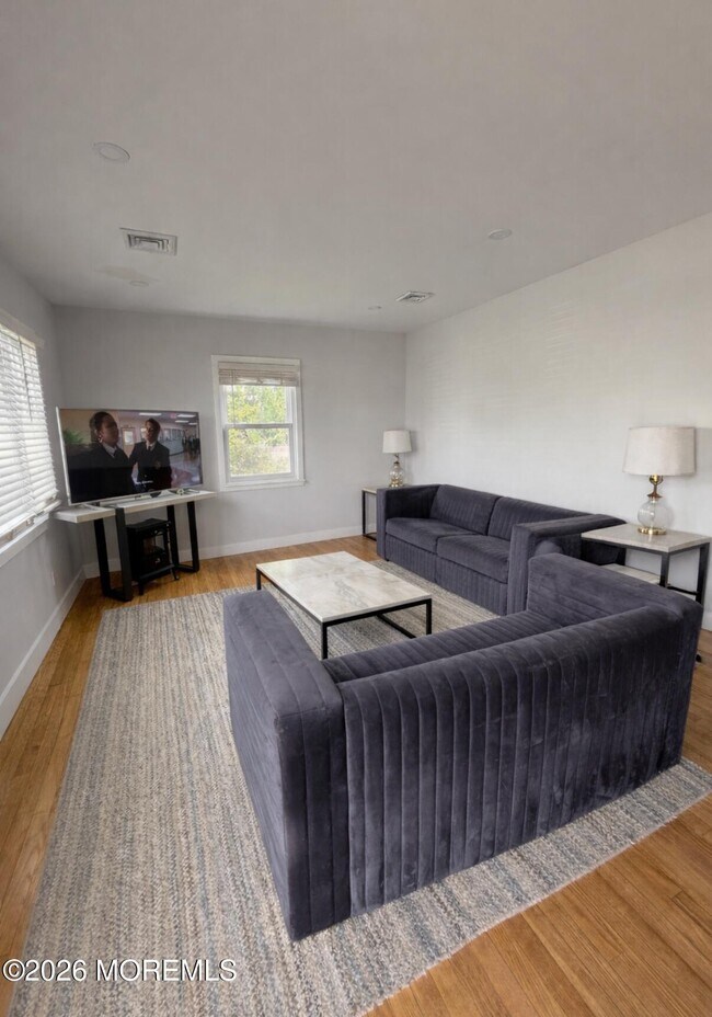 Building Photo - 10 Cambell Ct