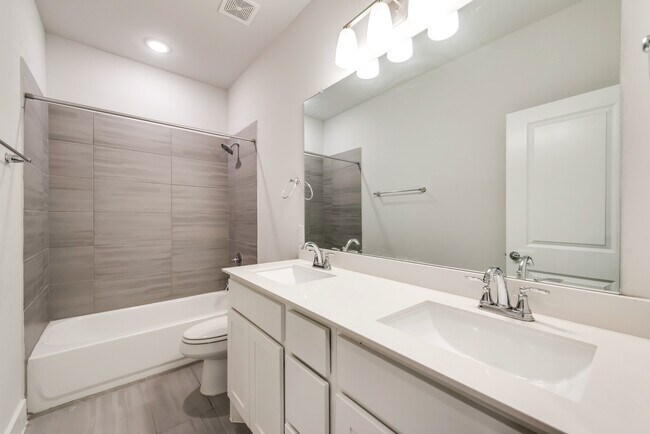 Building Photo - 243 Frio Dr