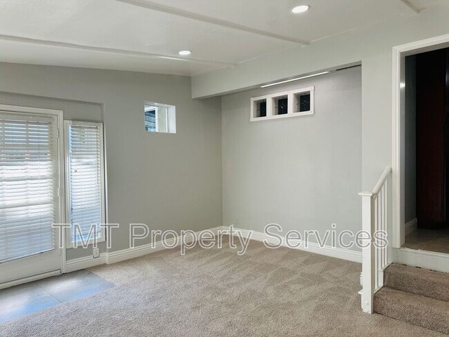 Building Photo - 5536 D St