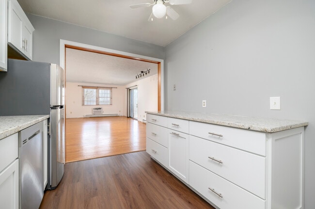 Building Photo - 185 Melba St