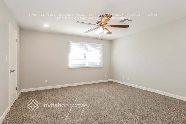 Building Photo - 2461 E Manhatton Dr