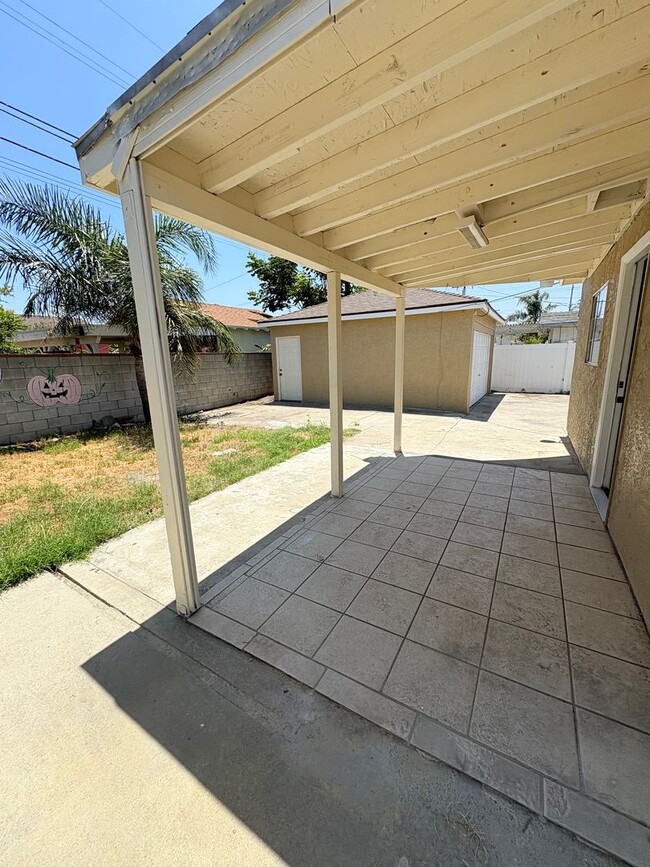 Building Photo - Gorgeous Remodeled 4 bedrooms 2 Bathroom.