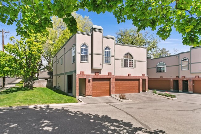 Building Photo - 150 S Straughan Ave