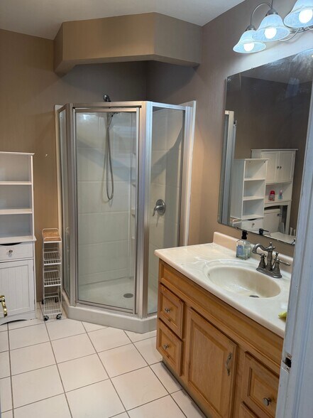 Building Photo - 1368 High Ave