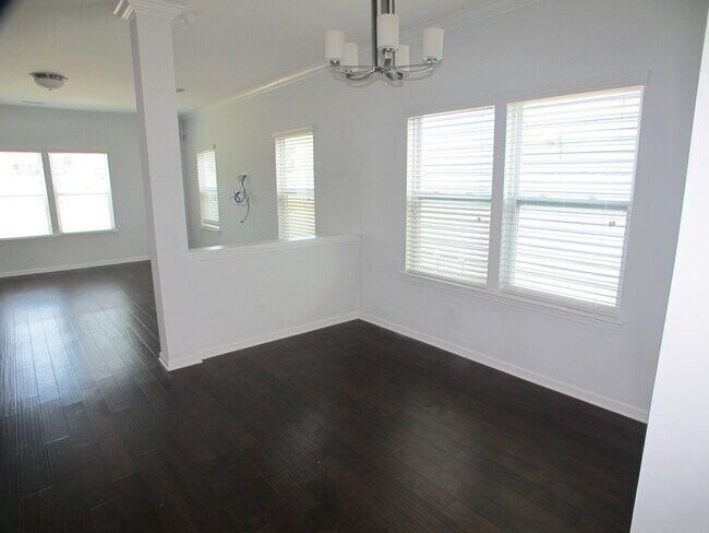 Building Photo - Move-In ready, 4 bedroom, 2.5 bath home lo...