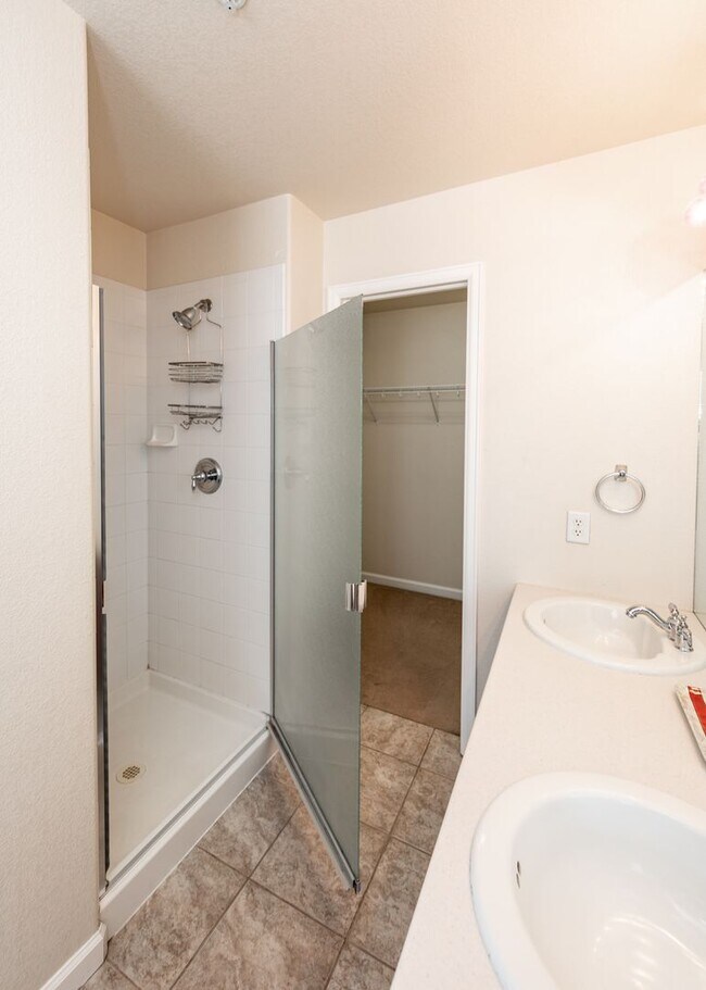 Building Photo - Downtown 3 Bedroom Townhome with 2 Car Garage