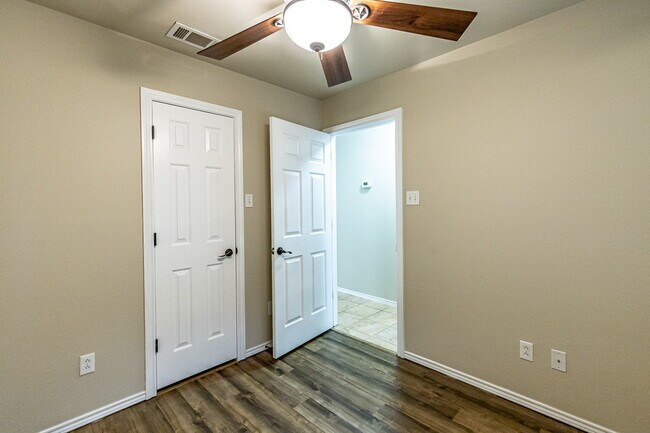 Building Photo - Cute 3 bedroom 2 bath in Frenship School District