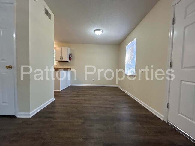 Building Photo - 11 Loquat Ct