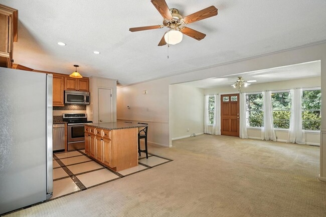 Building Photo - Charming 3BR 1 BTH Home with Inground Pool...