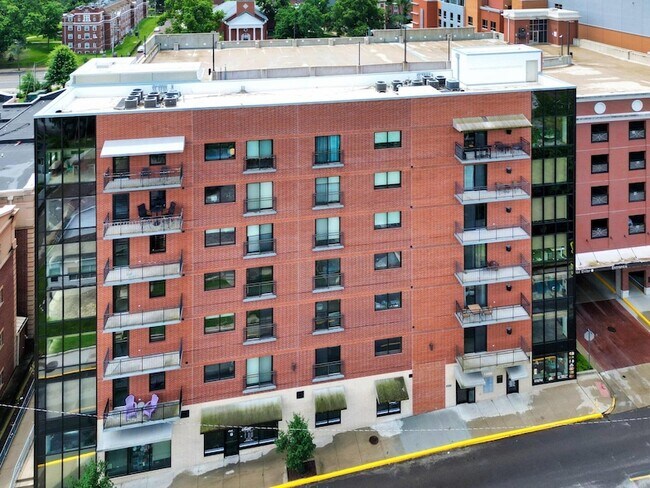 Building Photo - 1200 E Walnut St