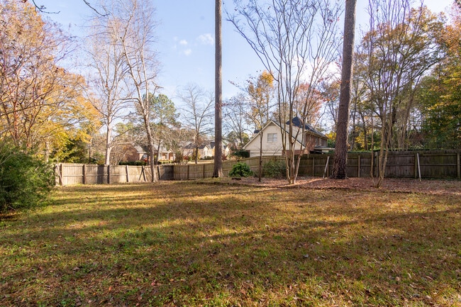 Building Photo - 4135 Knollcrest Cir N