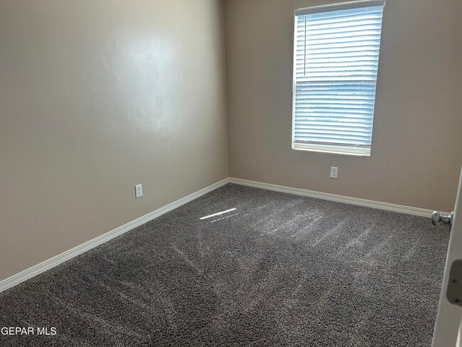 Building Photo - 5717 Manila Dr