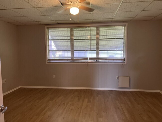 Building Photo - 3 bed - 1 bath on a corner lot