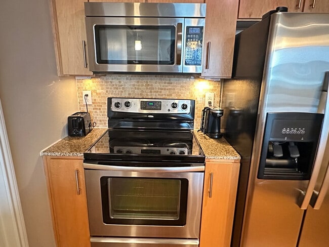 Building Photo - 800 Town and Country Blvd