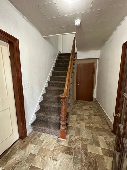 Building Photo - 915 Madison St