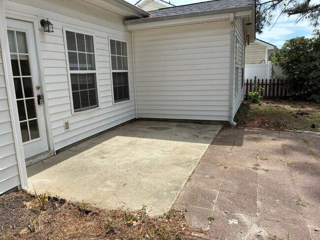 Building Photo - Southgate 3BR, 2BA home fully fenced