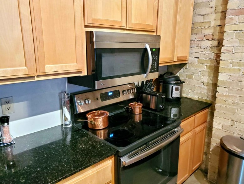 Building Photo - 773 N Water St