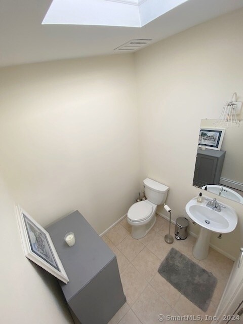 Building Photo - 8 Rockland Pl