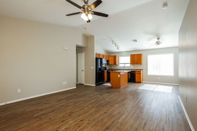 Building Photo - 11017 W Wilshire Dr