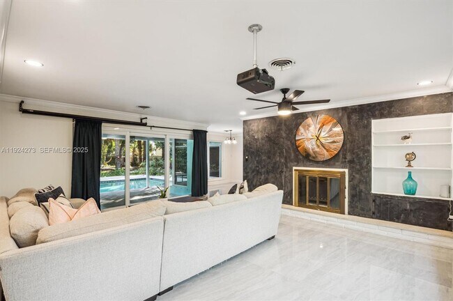 Building Photo - 4316 SW 6th St