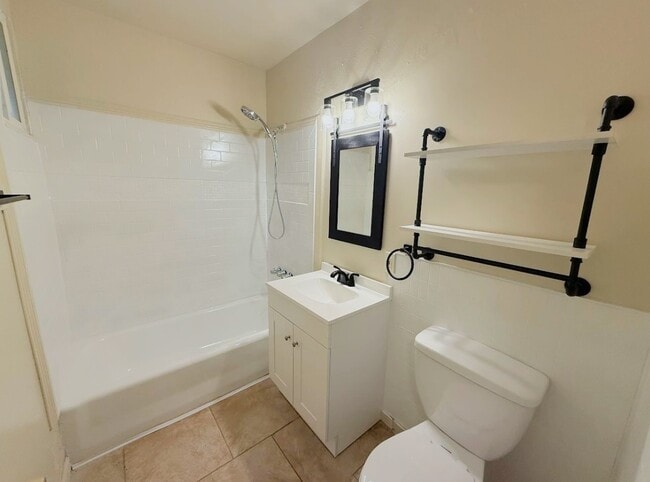 Building Photo - 2559 Ballantyne Dr